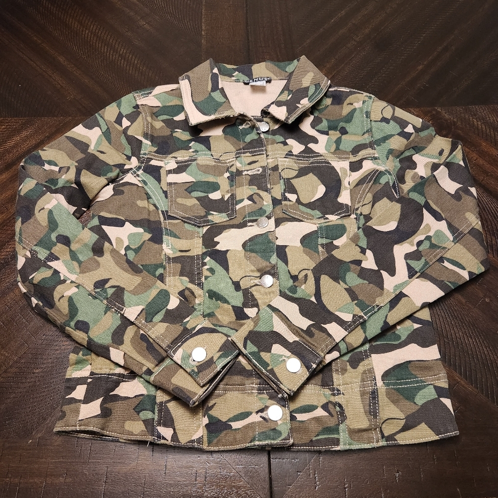 Venus Camo Wash Denim Jean Jacket Women's Size Medium Button Front Side Pockets